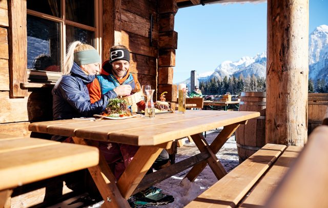 Winterliche Pause mit Köstlichkeiten im Brandnertal (c) Alex Kaiser-Alpenregin Bludenz Tourismus