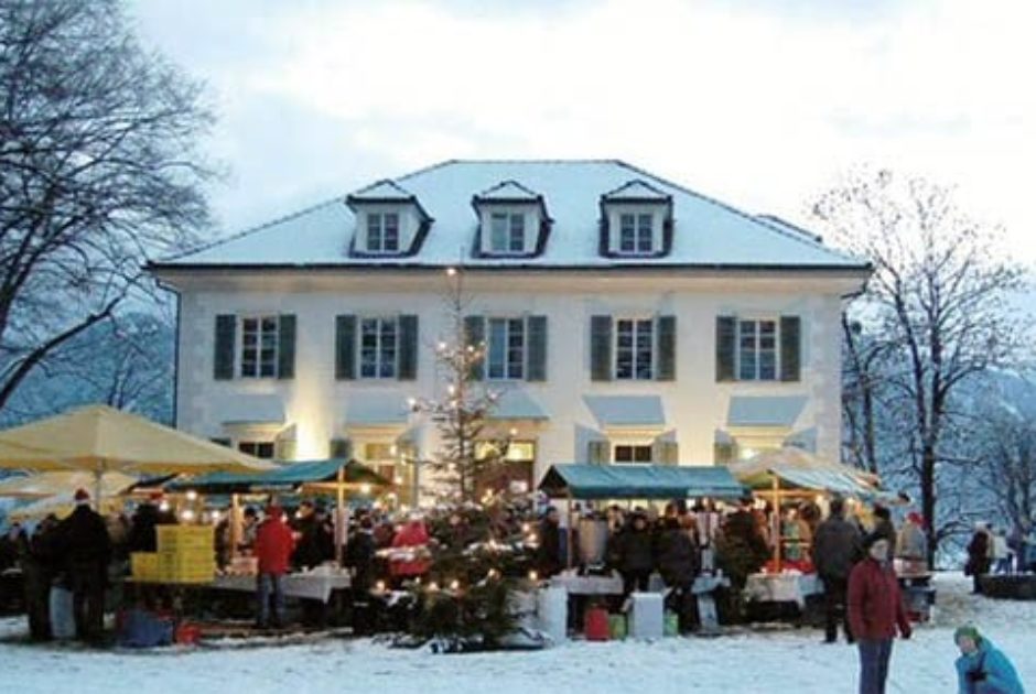 Weihnachtsmarkt Villa Falkenhorst (c) Gemeinde Thüringen