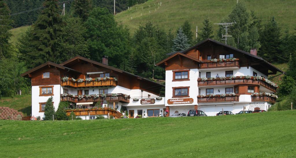 Hotel Garni Almenrausch - Familie Fischer - Urlaub in Vorarlberg